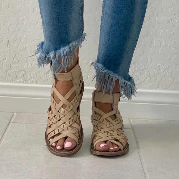 Leather Buckle Studs Detailed Gladiator Sandal - Picture 2 of 8